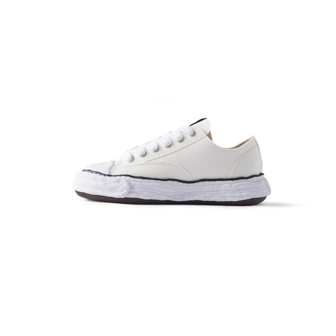 MAISON MIHARA YASUHIRO - Peterson 23 Low Canvas Sneaker (White) product image